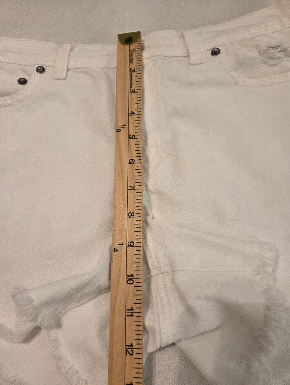 AERIE Daydream White Distressed Raw Edge Elastic Waist Denim Shorts Women's SZ M